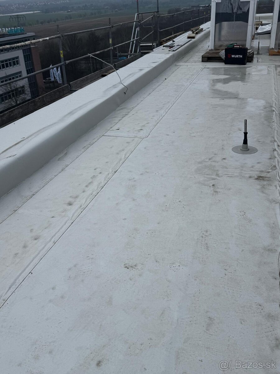 Izolatér plochých striech (bitúmen, fólie, (NEMECKO)