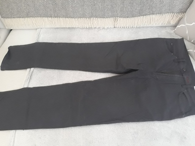 Ako nové kvalitné pánske rifľové nohavice M&S