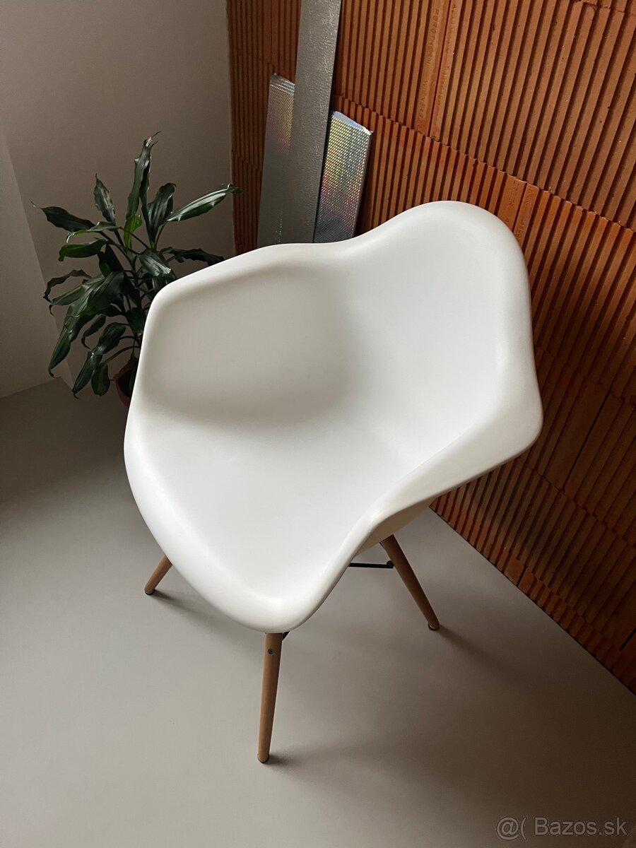 Predám stoličku Vitra replica