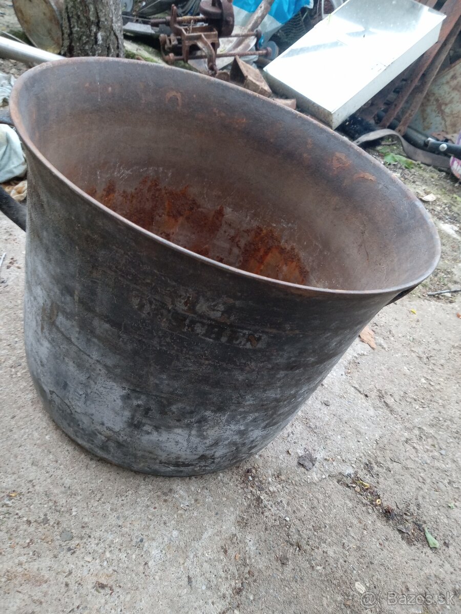 Starý masívny hrniec Teschen