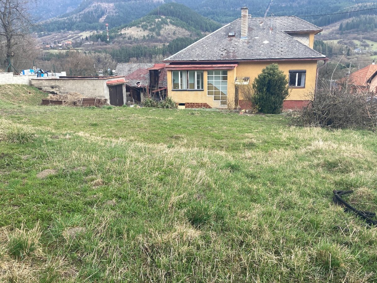 Rodinný dom s krásnym pozemkom na predaj, Černová-Račkov, Ru