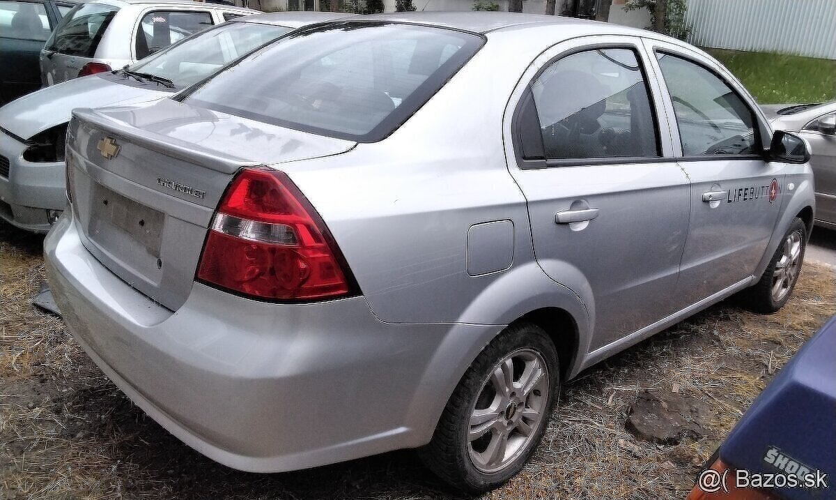 Chevrolet Aveo 1.4 2009 predám NÁRAZNÍK, KAPOTA, SVETLO, MOT