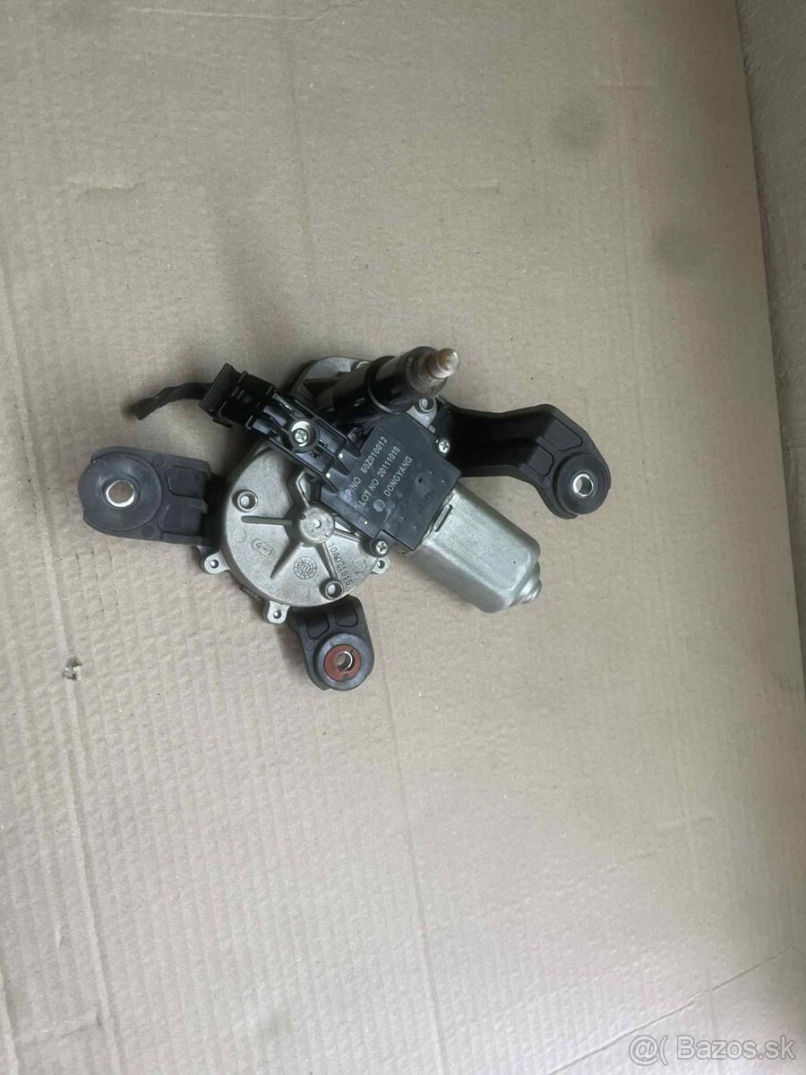 Zadný motorček stieračov Opel Astra J 2013