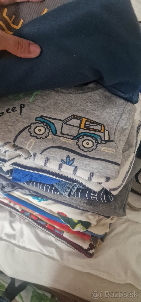 Balík detského oblečenia