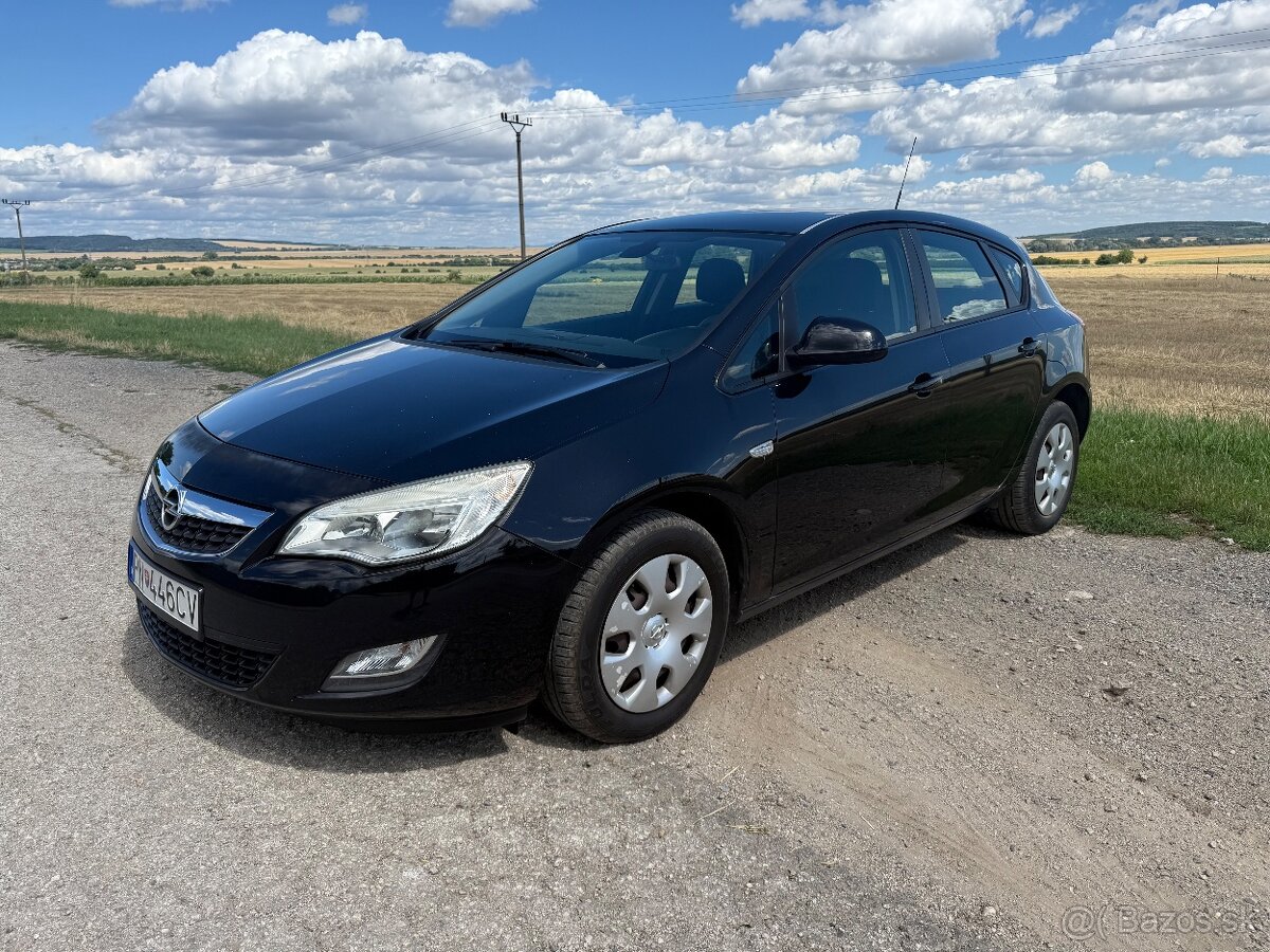 Opel Astra J 1.4 74 kW 2010