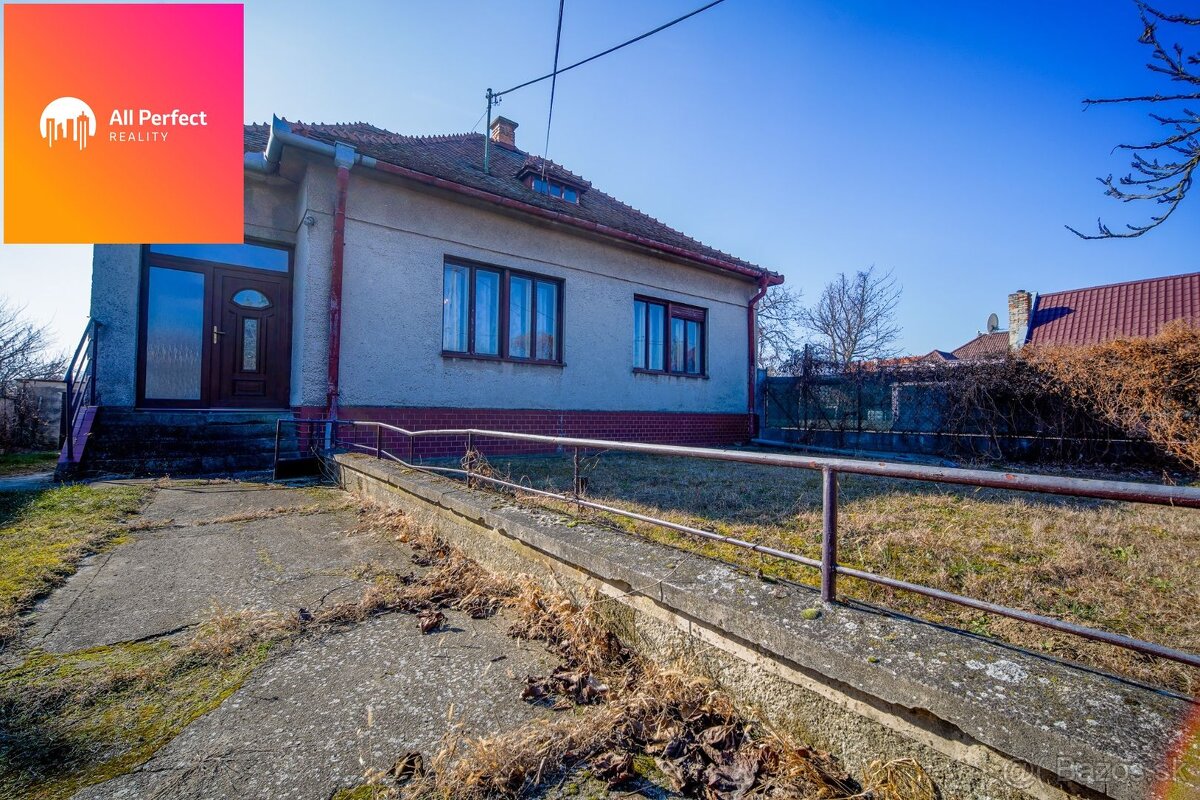 Na predaj rodinný 3,5 izbový dom pred rekonštrukciou v Šinta