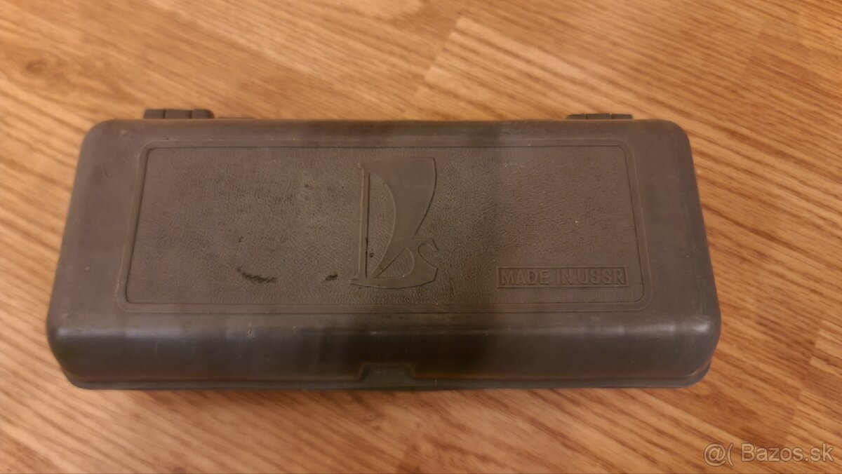 stará sada kľúčov na kolesá auta značky LADA z čias ZSSR