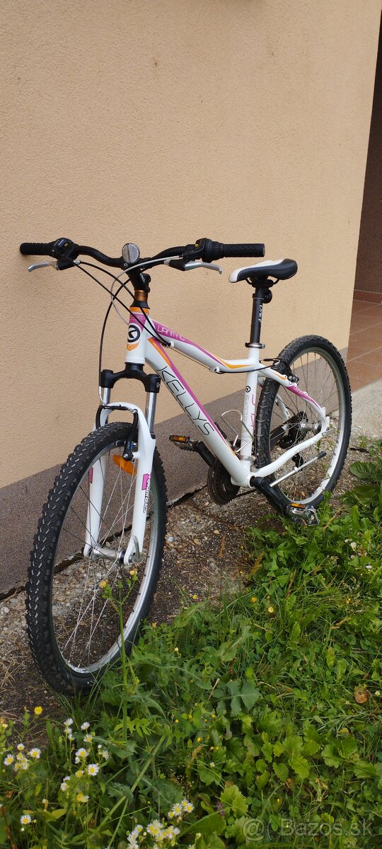 Kellys vanity 26"