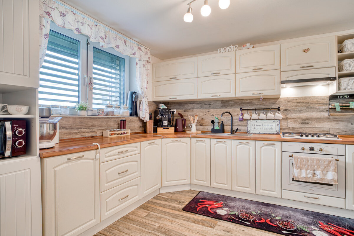 Na predaj priestranný 4-izbový rodinný dom v Malženiciach