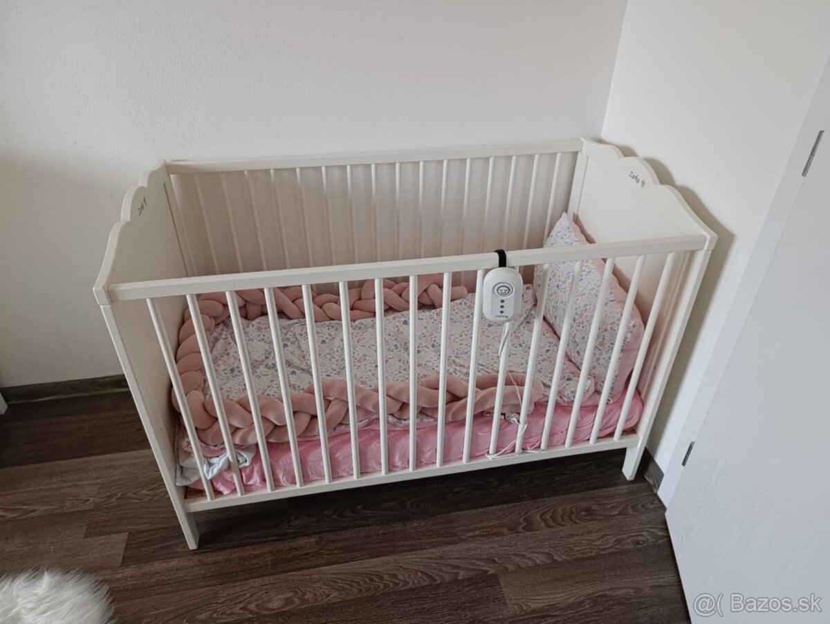 veľká priestranná postieľka + čisto nový matrac