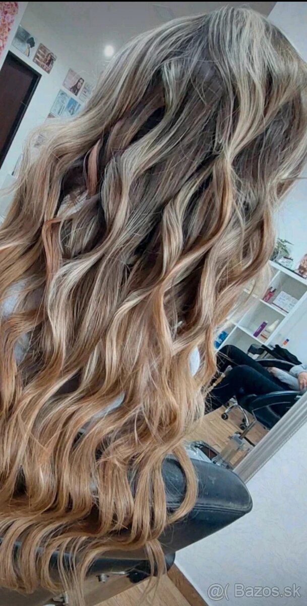 Blondy vlasy na páskach