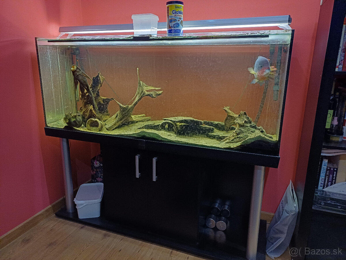 predám akvárium 450l