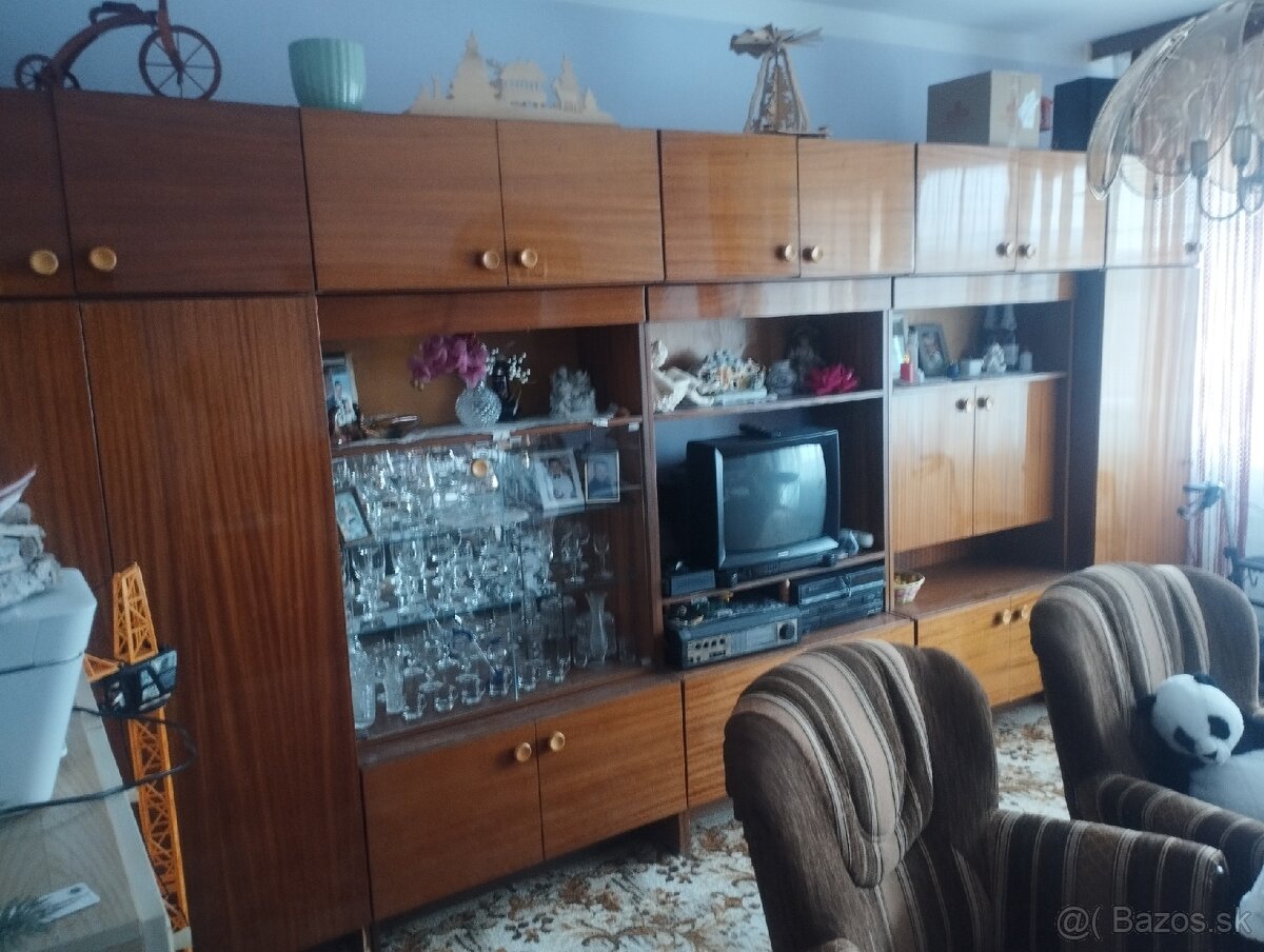 Retro obyvačkova stena