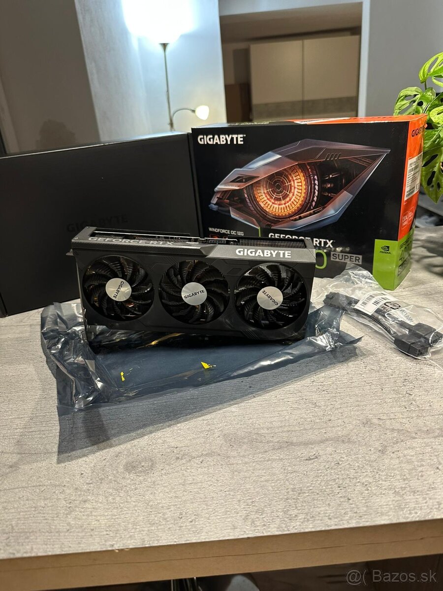 GIGABYTE RTX 4070 SUPER WINDFORCE OC 12G