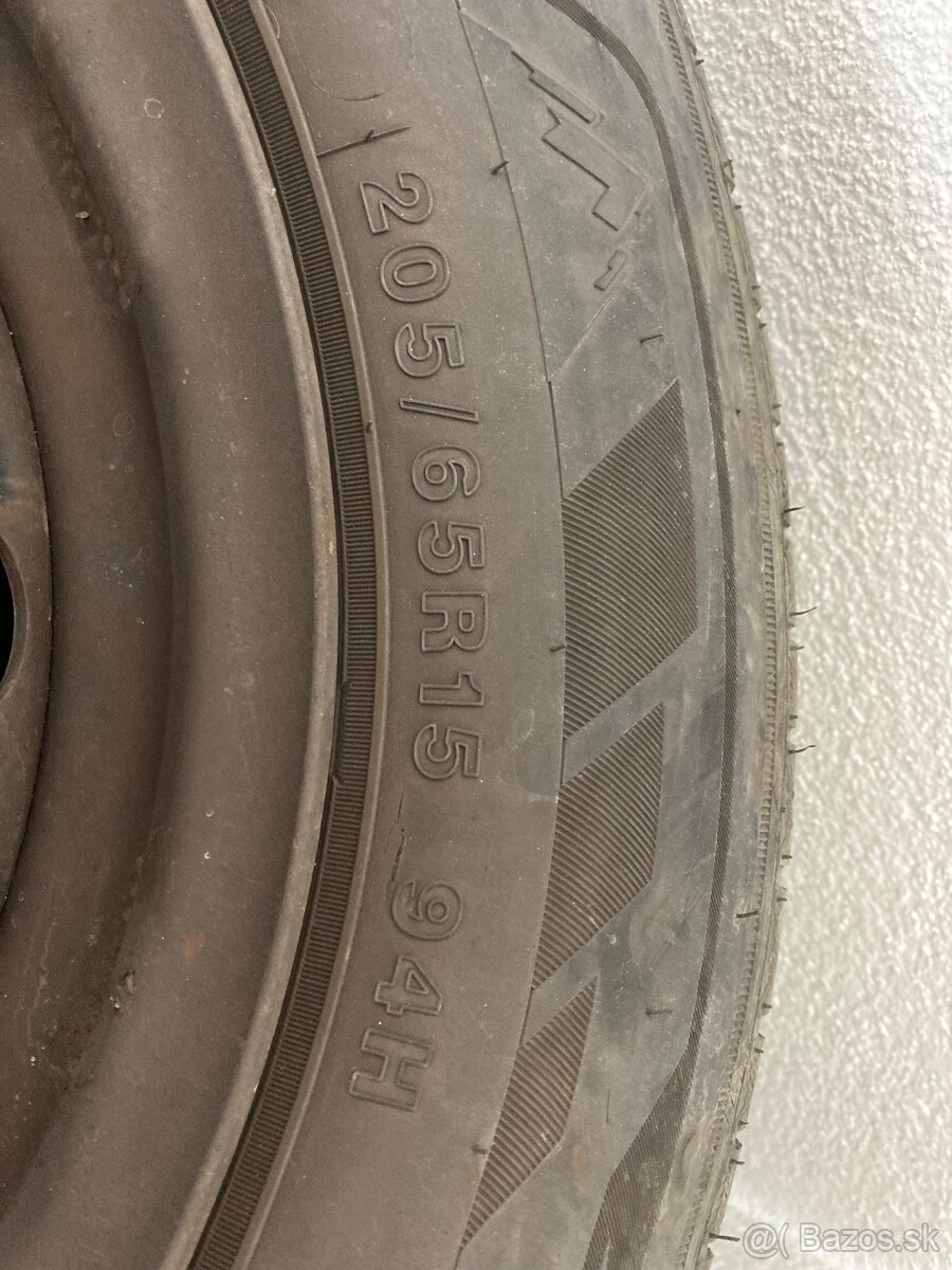Predám pneu z diskami plus puklice