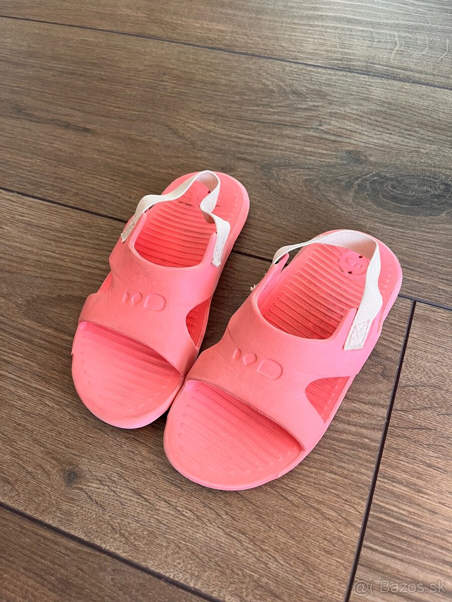 Plavecke sandale decathlon 27-28