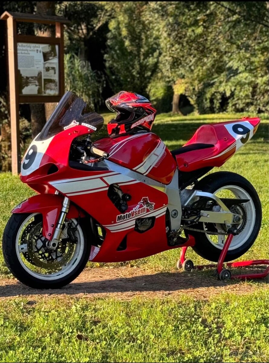 Suzuki GSXR 750