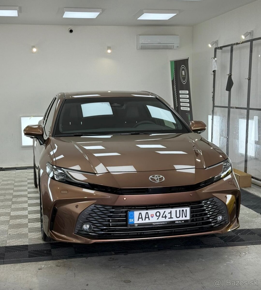 Predám Toyotu Camry 2.5 hybrid 2025