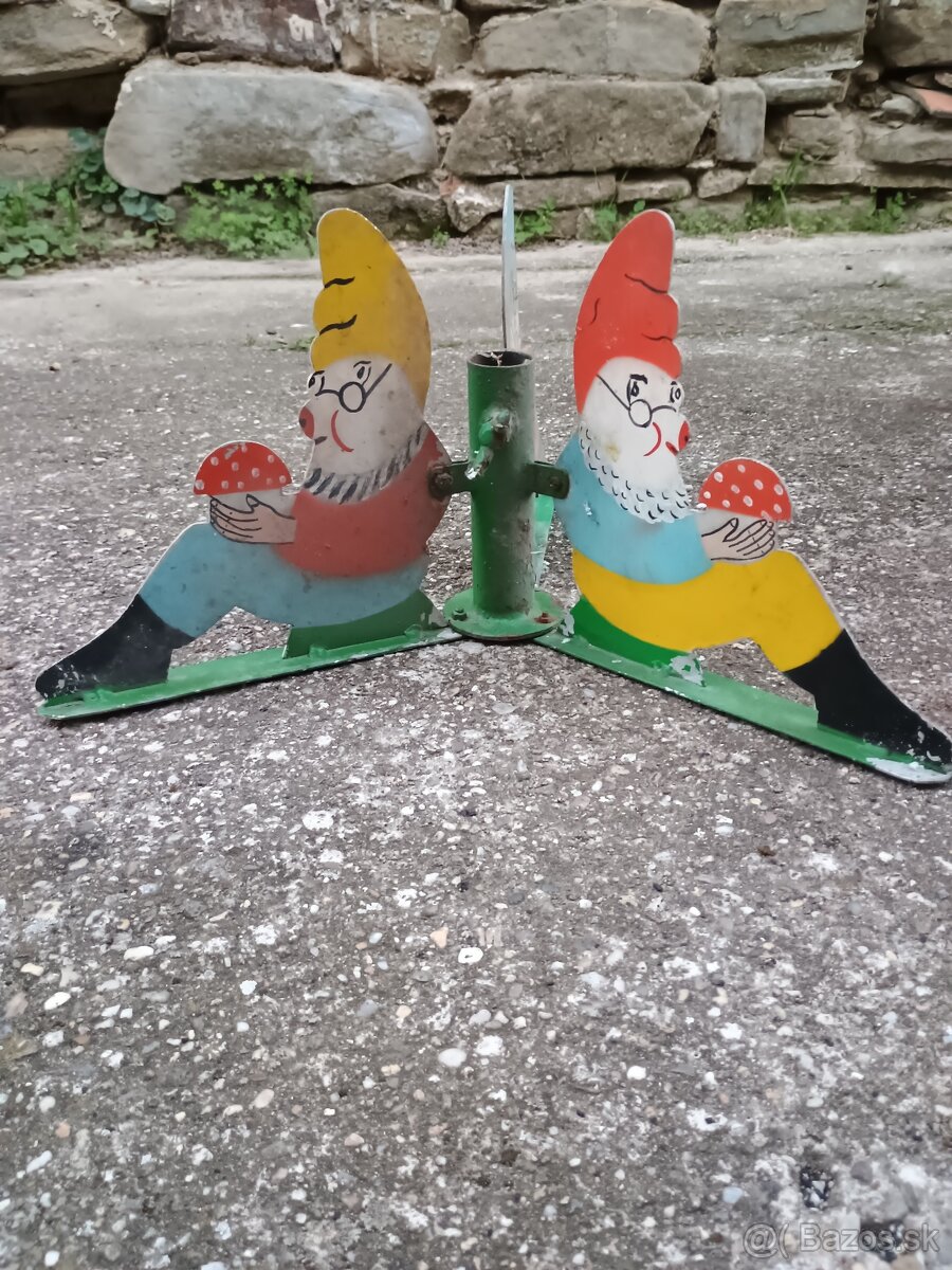 Stojan na vianočný stromček trpaslíci