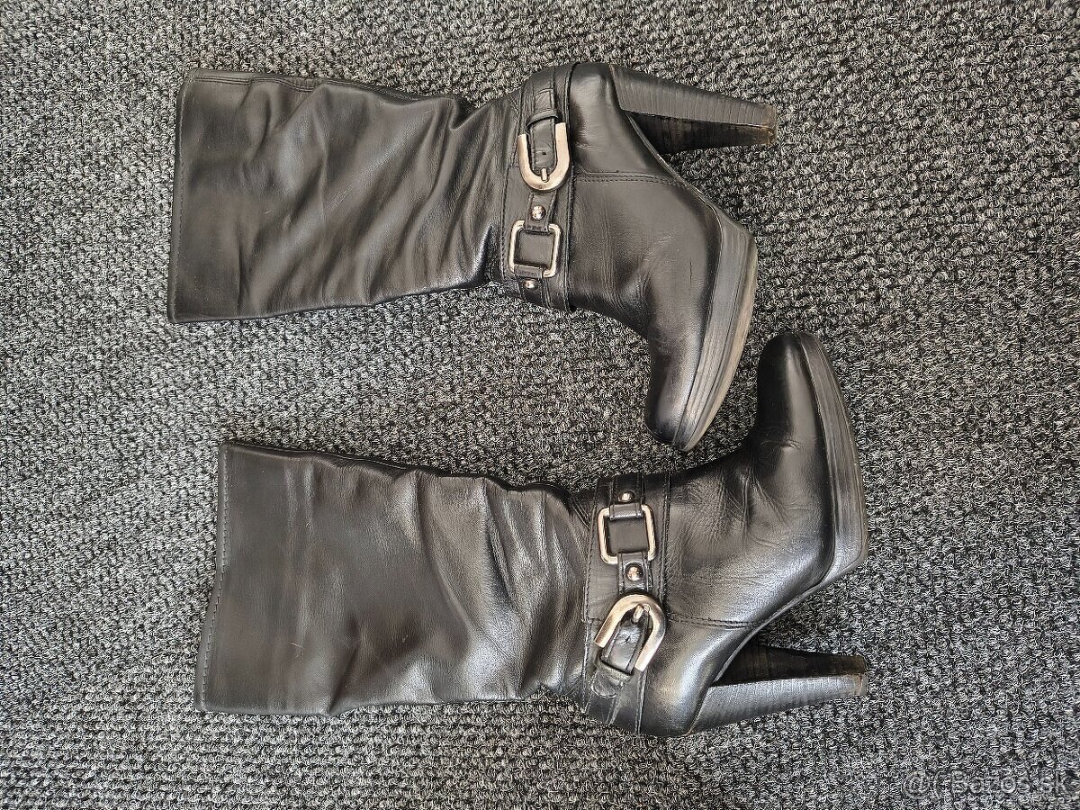 CIerne vysoké cizmy