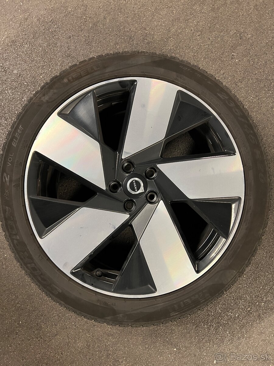 P: Pirelli Scorpion SF2 235/45 R20 celorocna pneu