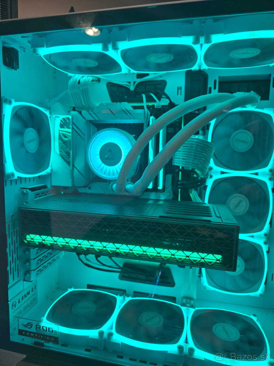 AMD R9 7900X3D 5.6hgz  v zaruke