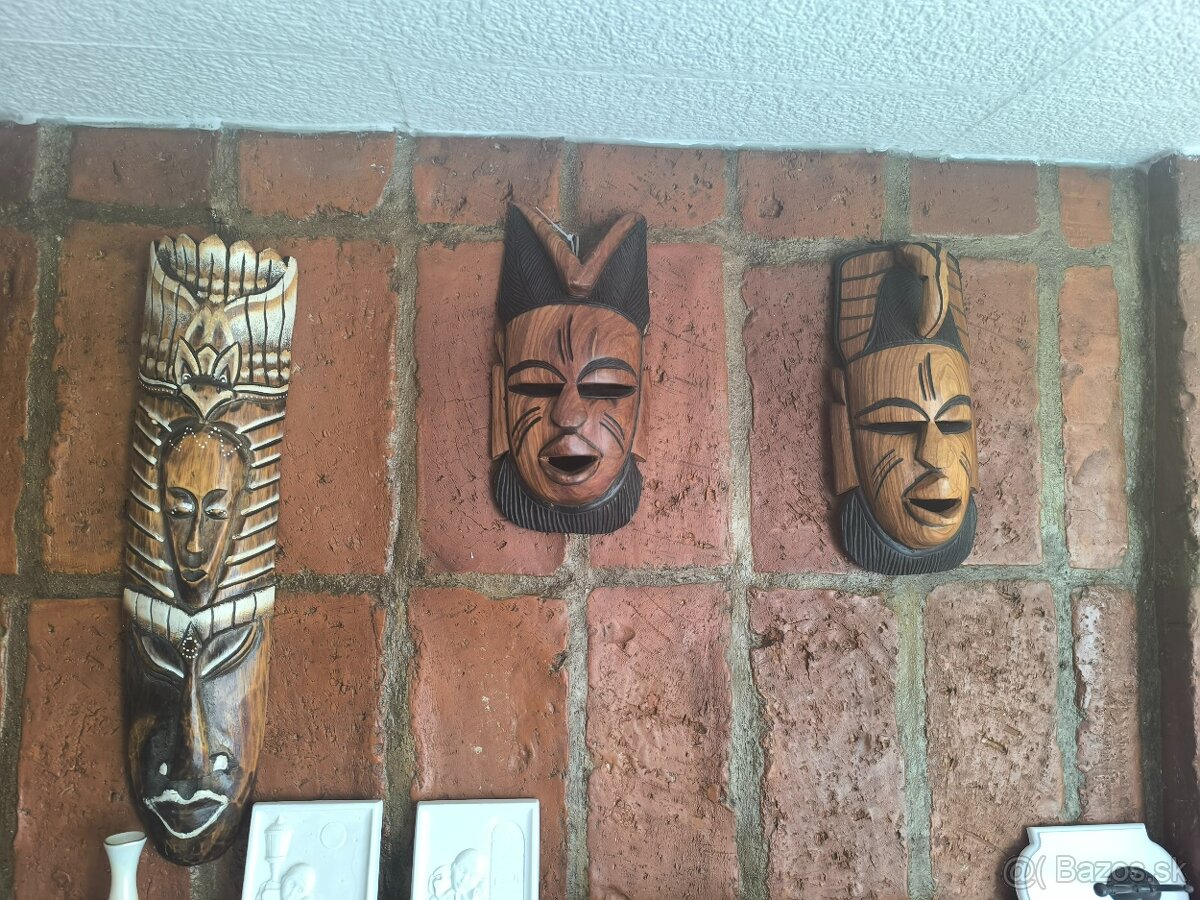 Drevene Africke masky.