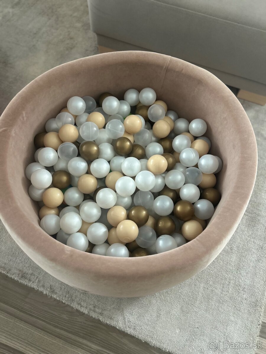 Suchý bazen s loptickami