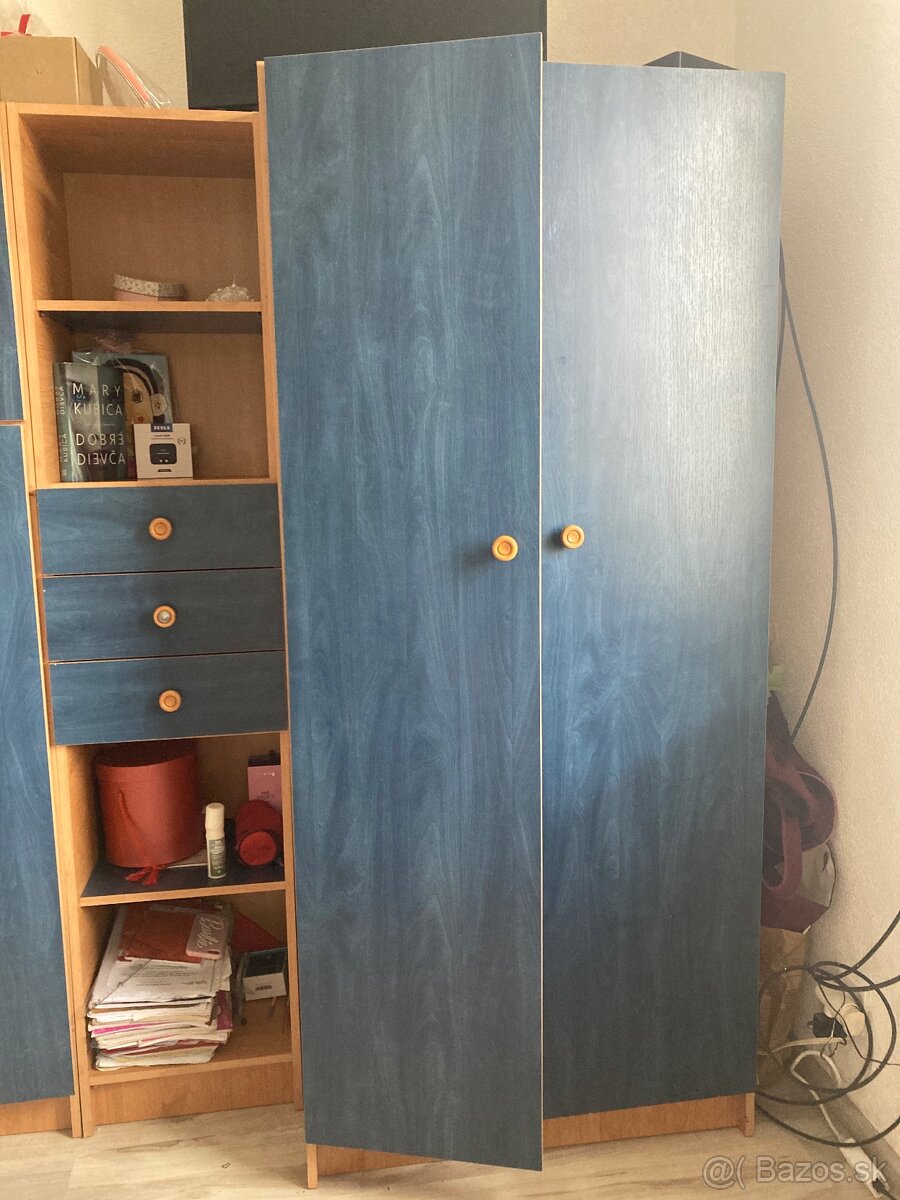 Vintage modre skrine