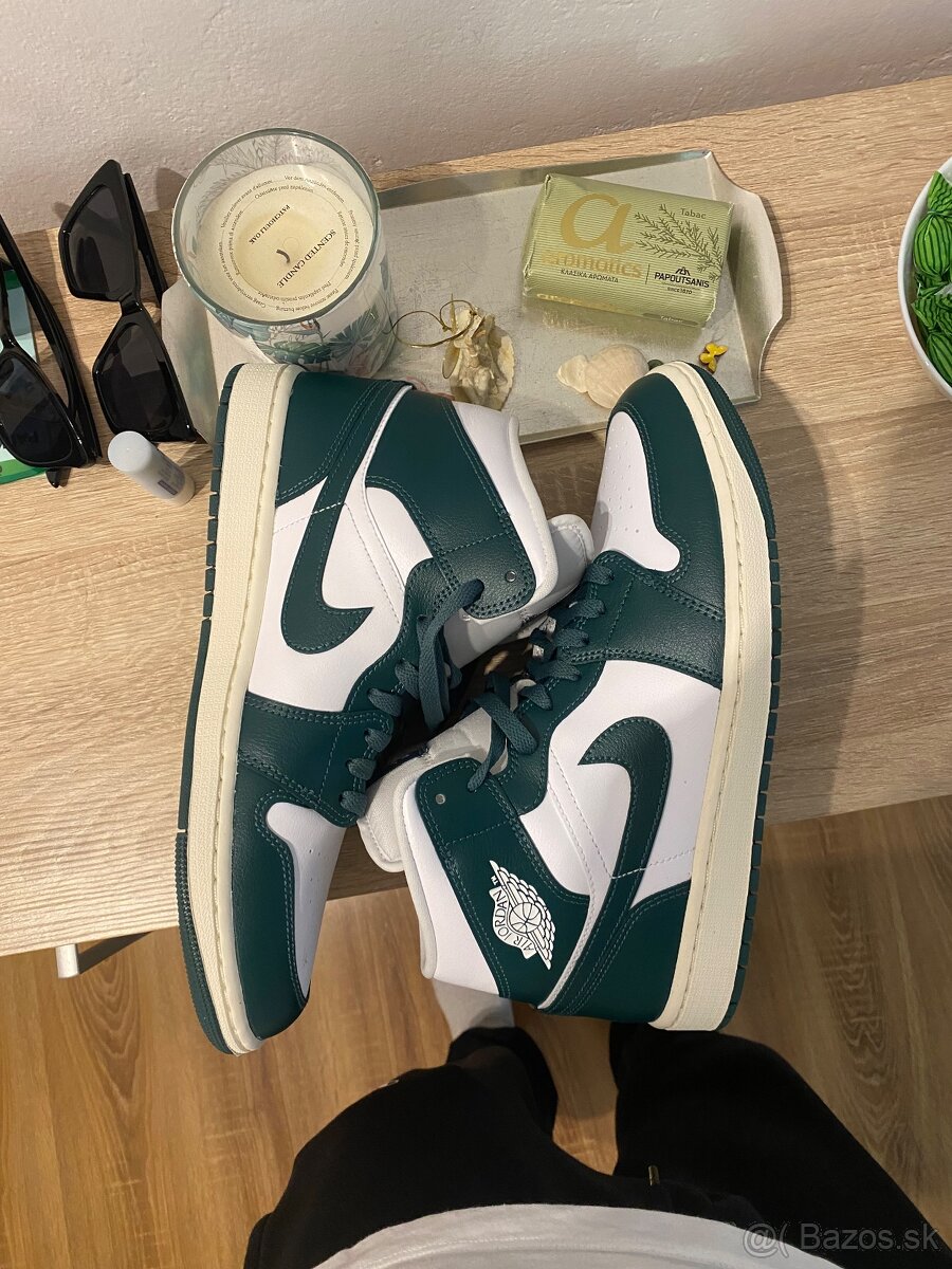 Air Jordan 1 MID