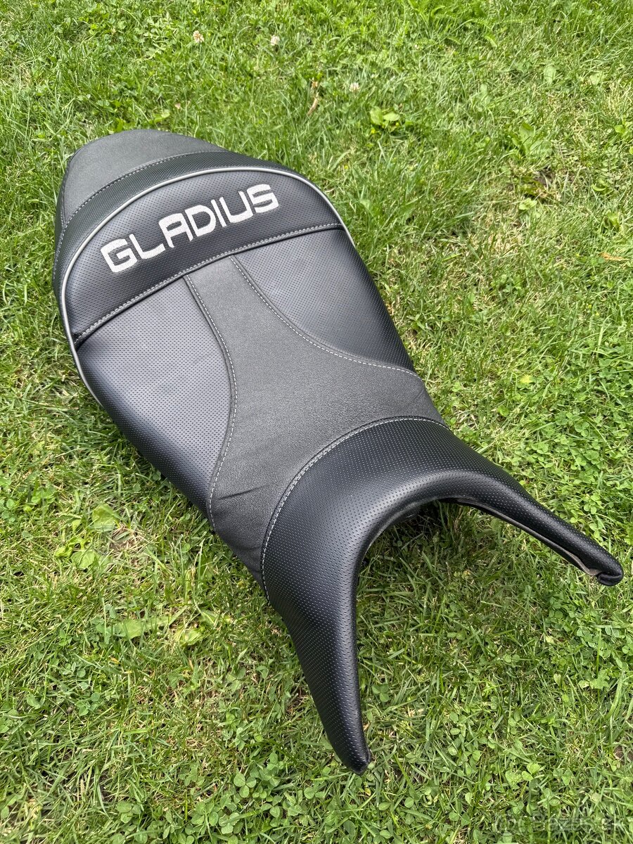 Sedlo Suzuki SFV 650 Gladius