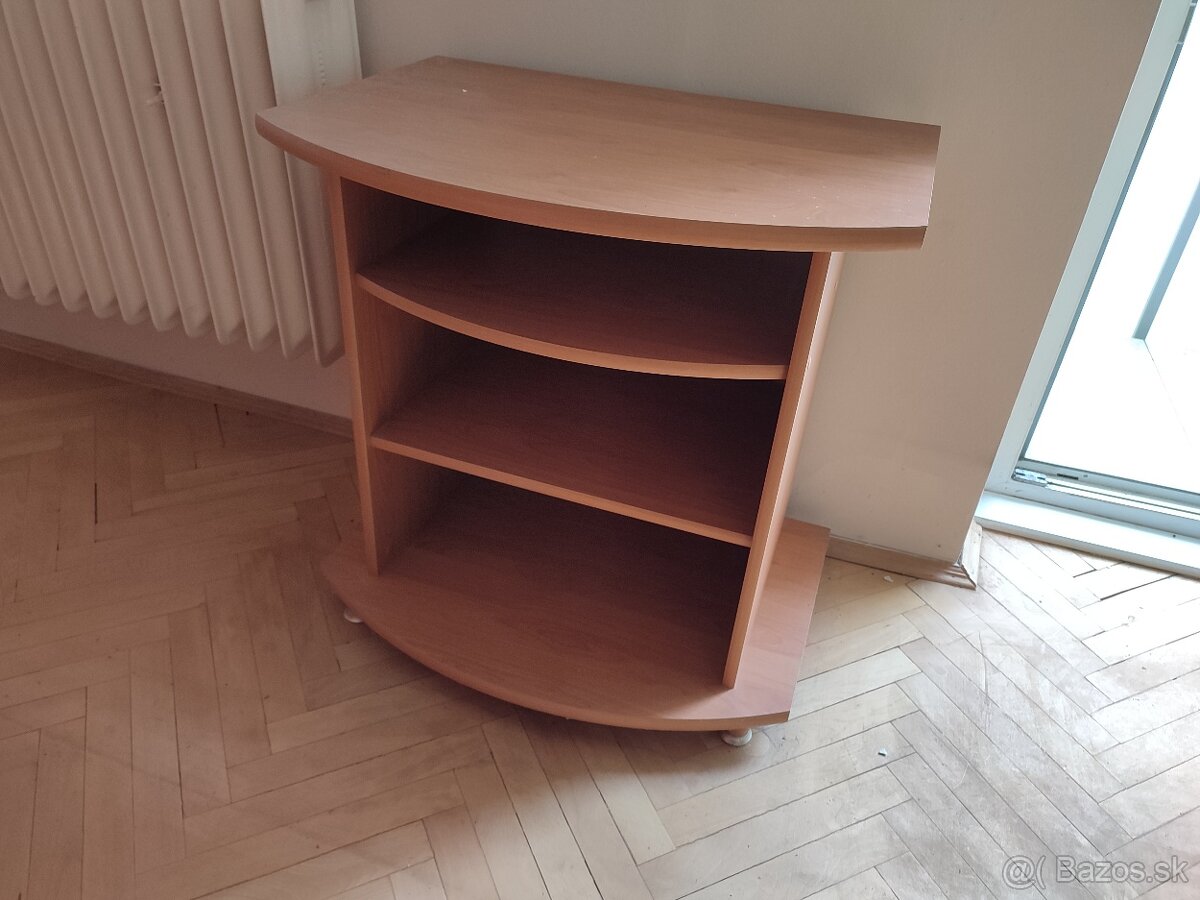 Predám za symbolickú cenu stolík pod televízor