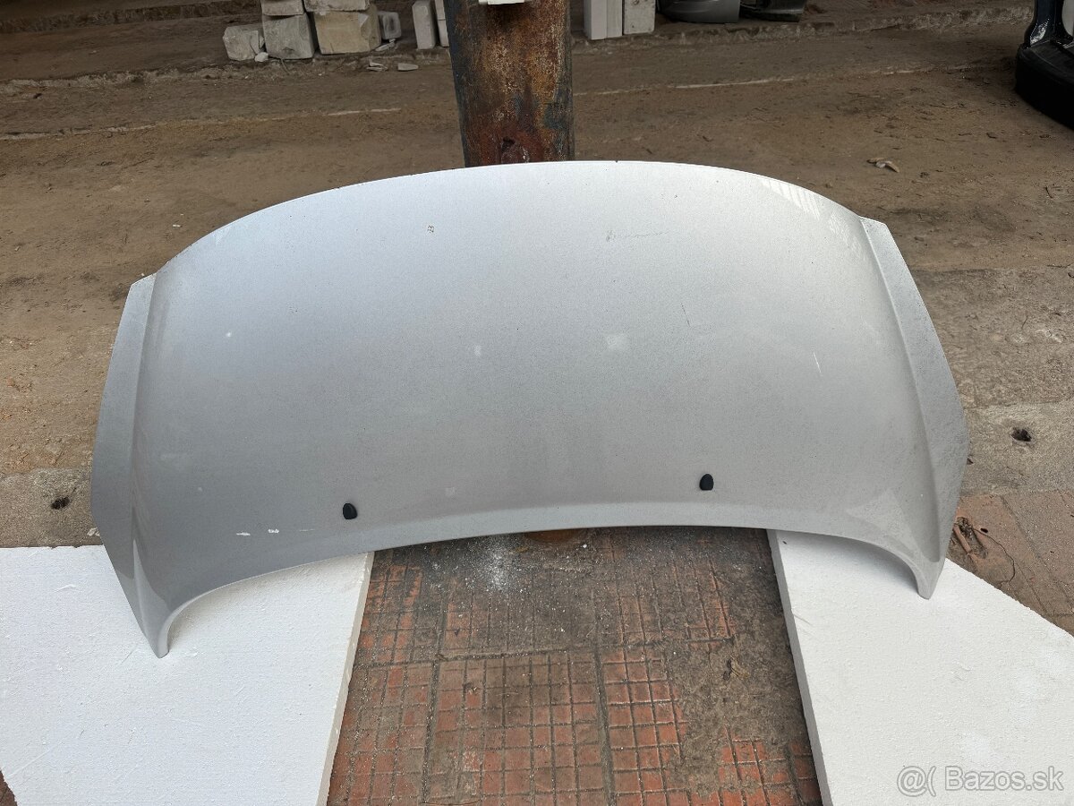 Peugeot 207 predna kapota