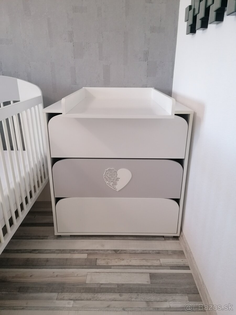 Postieľka + prebaľovací pult