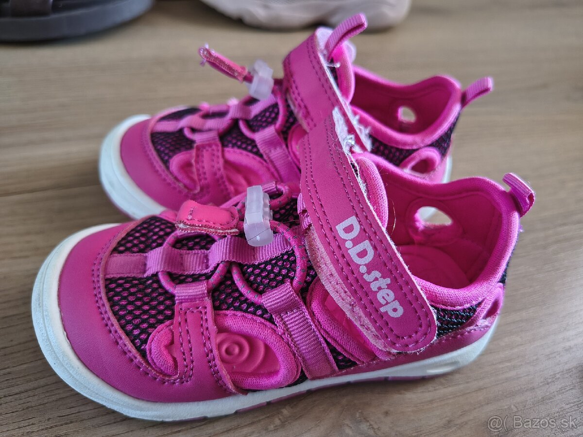 Predám d.d.step sandálky vel. 24