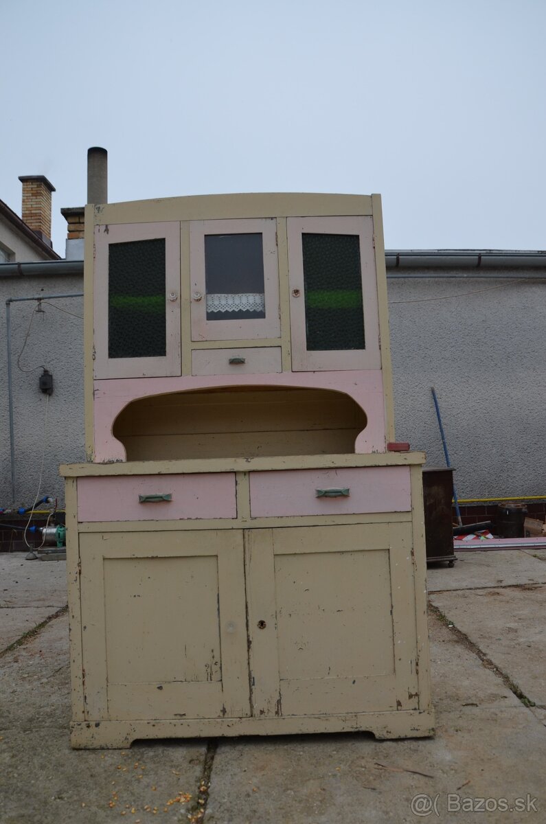 Predám kredenc v dobrom stave