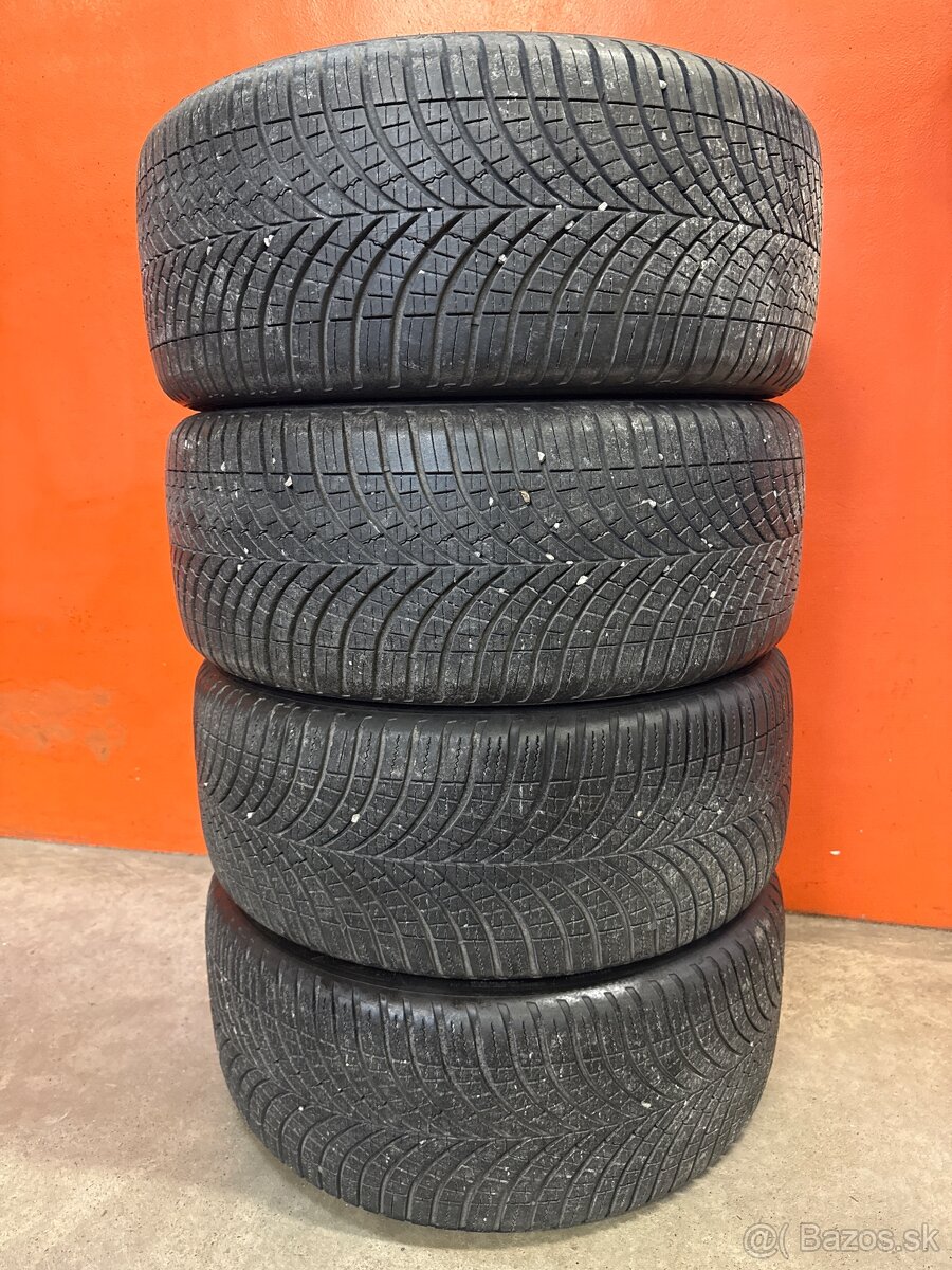 225/40 r18
