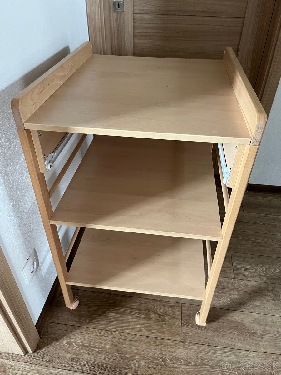 Prebaľovací pult