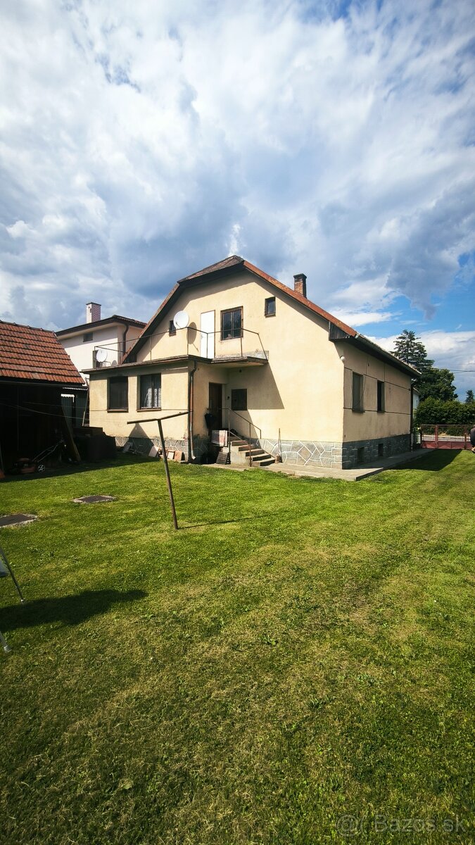 Dom s veľkým pozemkom.