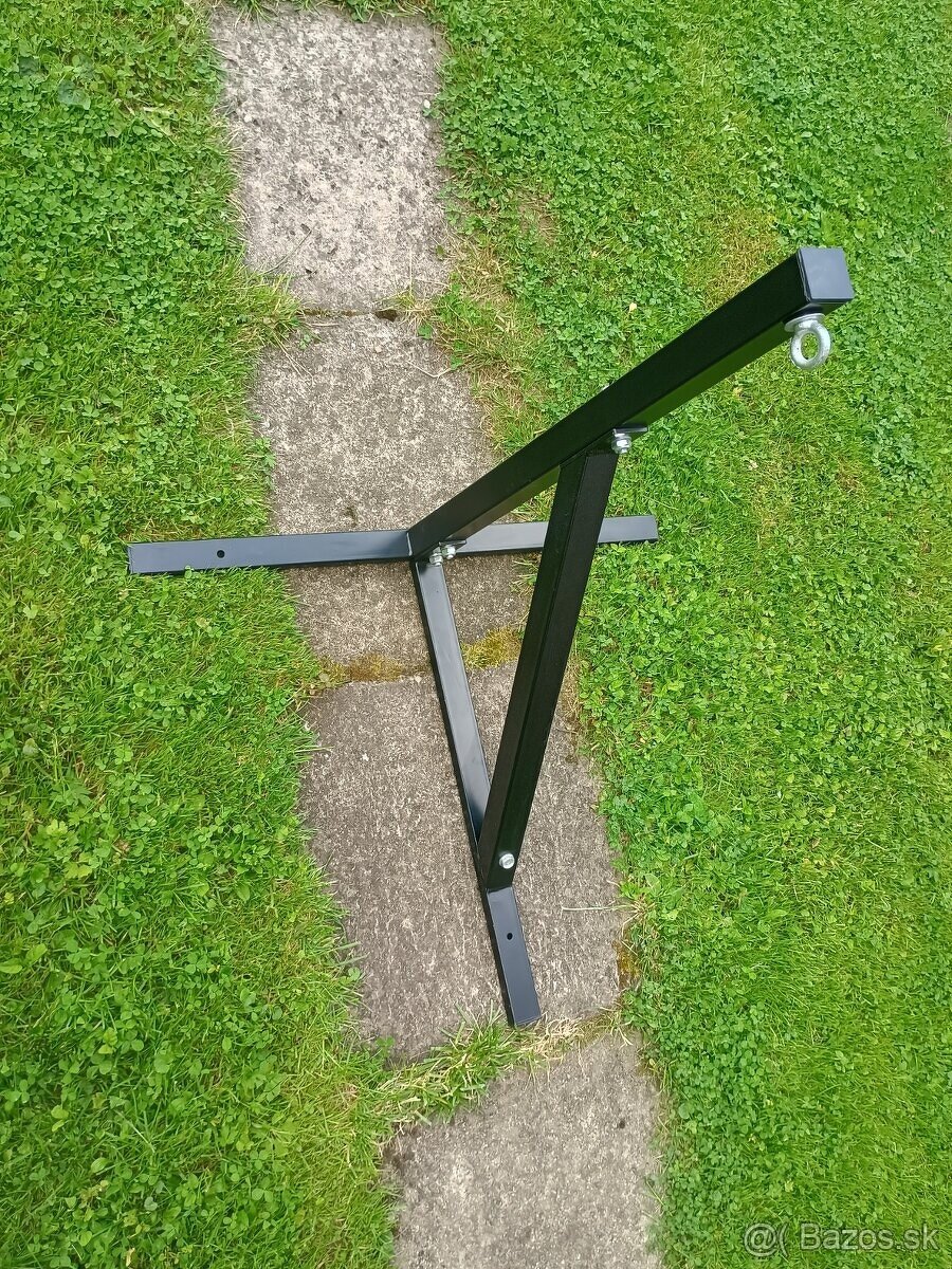 DRŽIAK, ZÁVES na boxovacie vrece