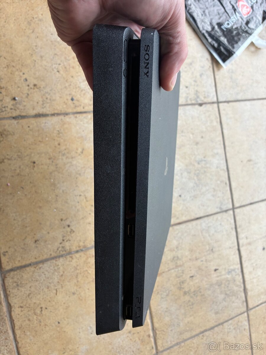 PS 4 Slim