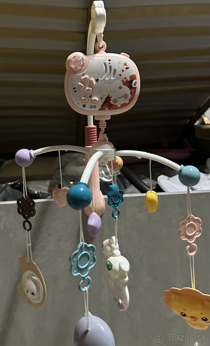 Kolotoč nad postieľku