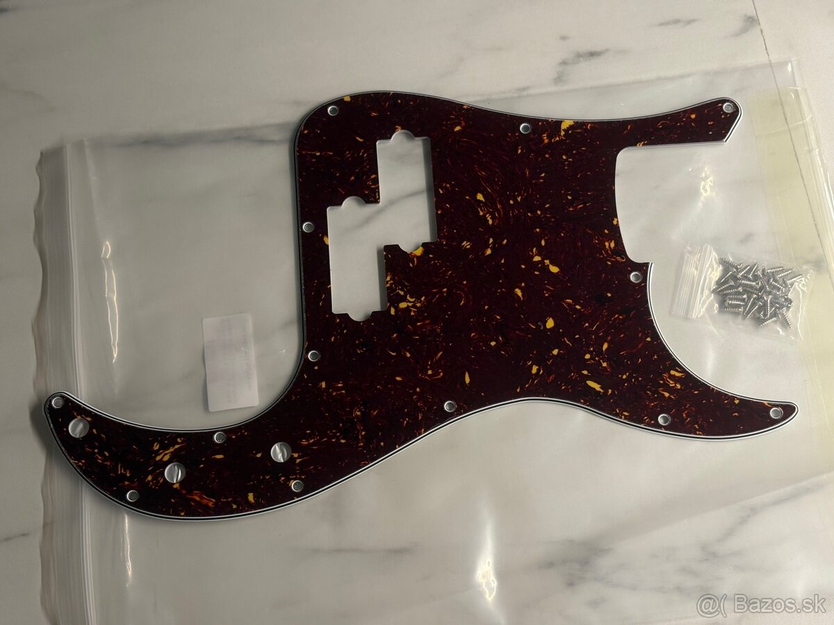 Pickguard Fender Squier Precision Bass