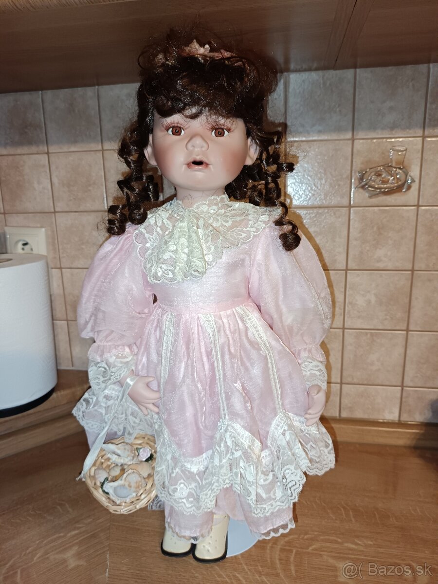 Porcelánová bábika.