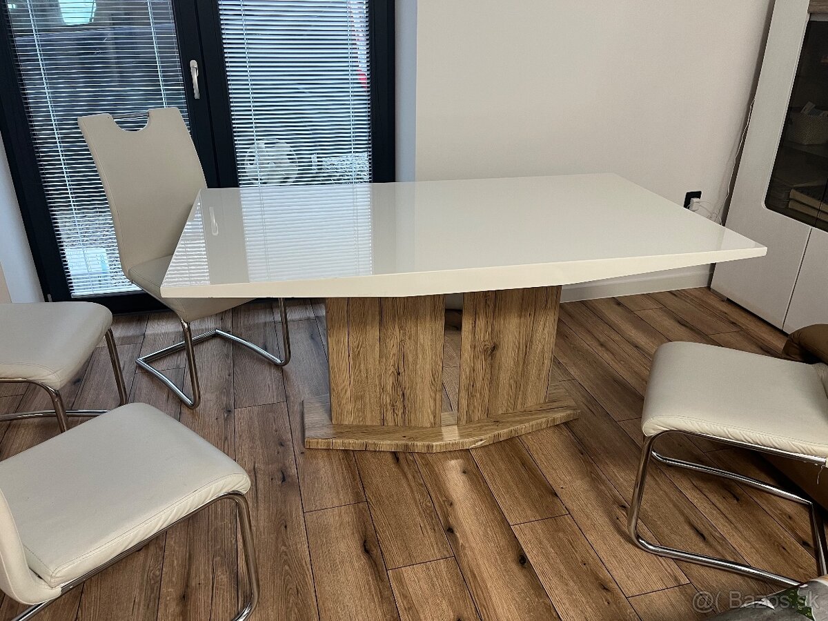 Predame jedalensky stol so 6 stolickamy