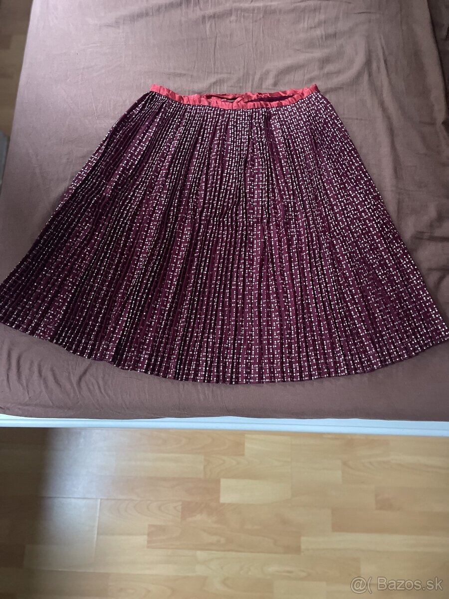 Folklórna sukňa