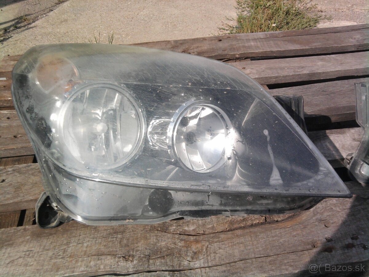 Predam na Opel astra H predne a zadne svetla