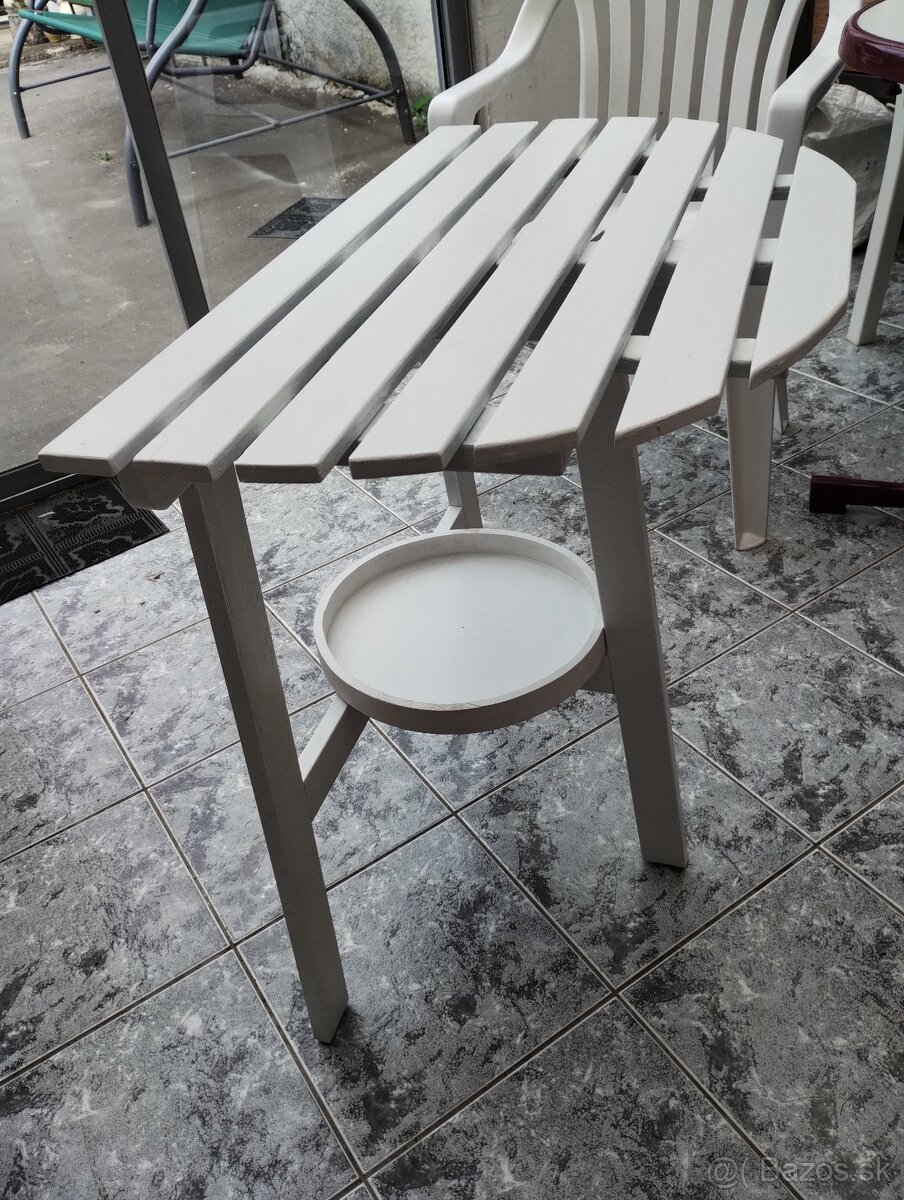 stolík na balkón