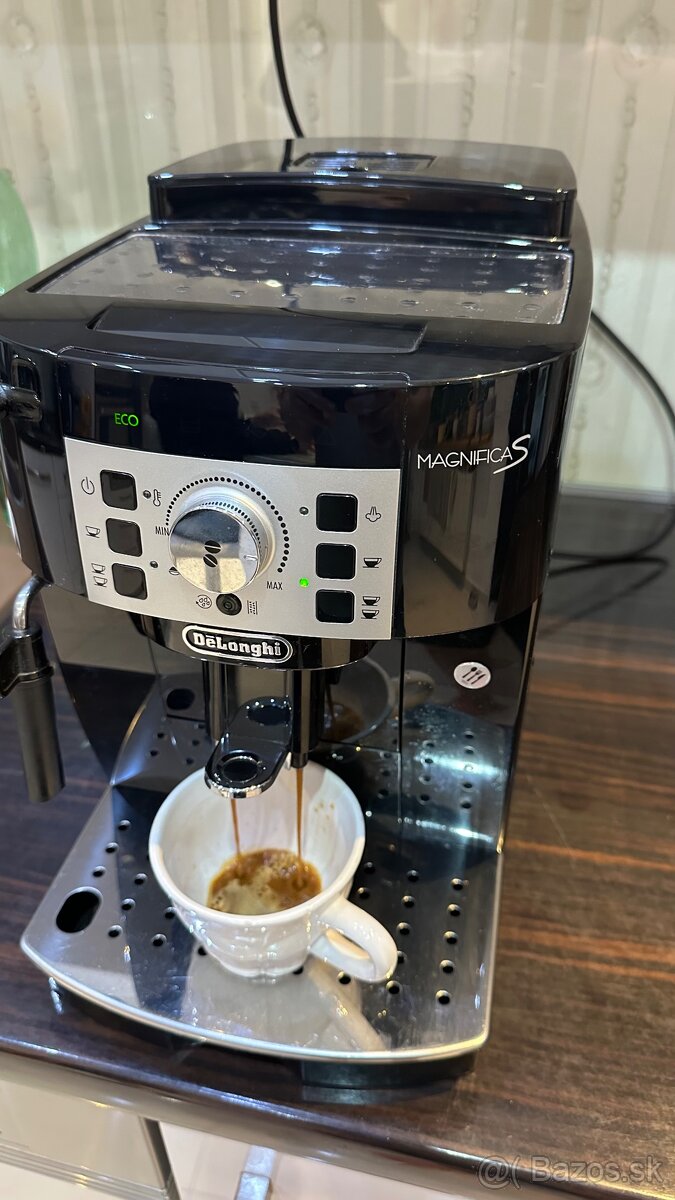 Predam plnoautomaticky kavovar DeLonghi MagnificaS vo výborn