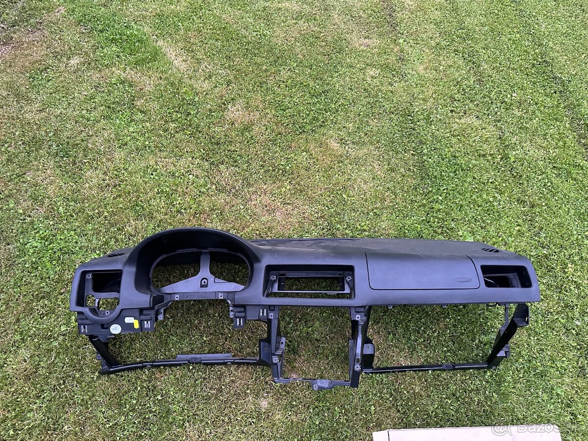 Palubná doska golf 4